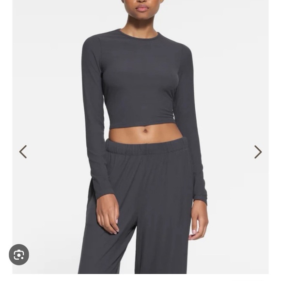 SKIMS Tops - NWT SKIMS Soft Lounge Cropped Crewneck long sleeve Top Size Large Graphite